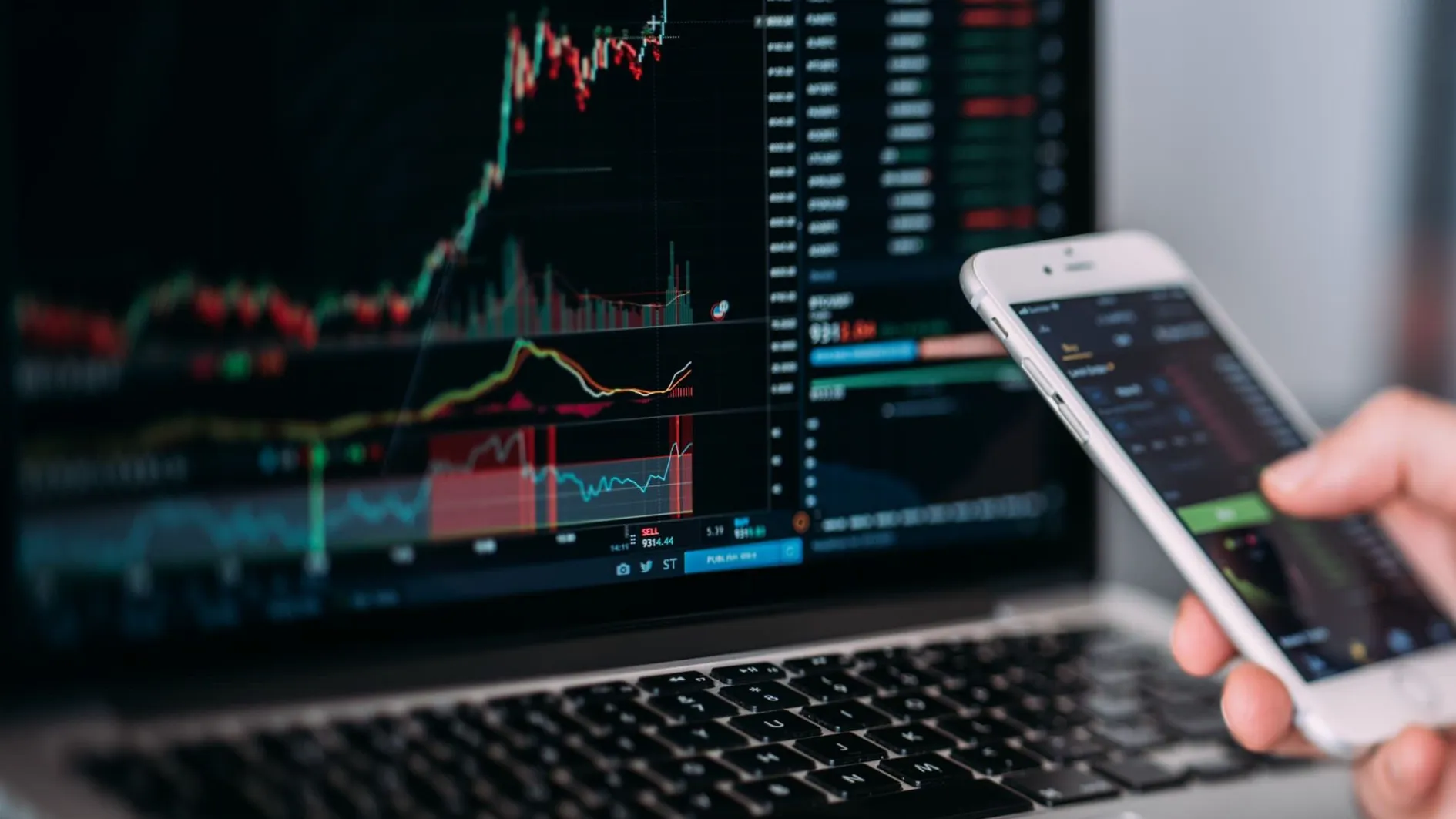 The pulse of blockchain: Which events do traders react to the fastest